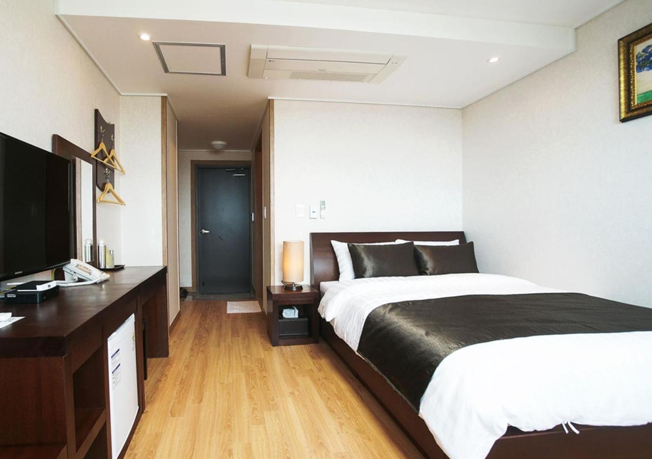 Iris Hotel Seogwipo Exterior photo