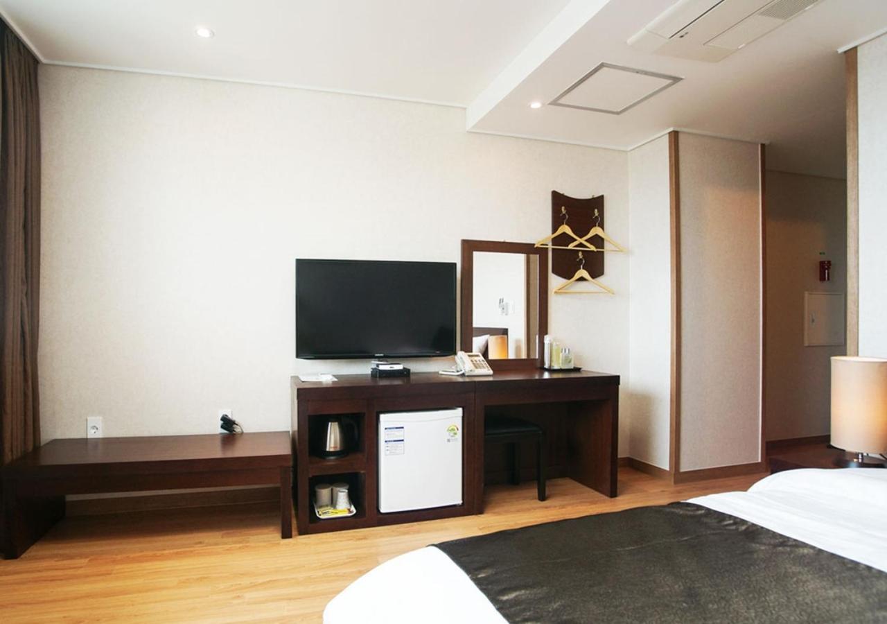 Iris Hotel Seogwipo Exterior photo